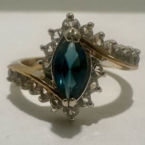 Vintage Finesse Gold Tone & Crystal Ring - Hong Kong - Size 7 - New Old Stock